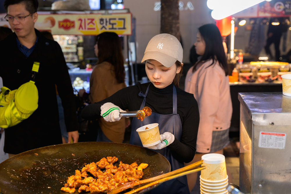 Korean street chicken at Myeongdong market in Seoul, South Korea. 2p2play / Shutterstock.com