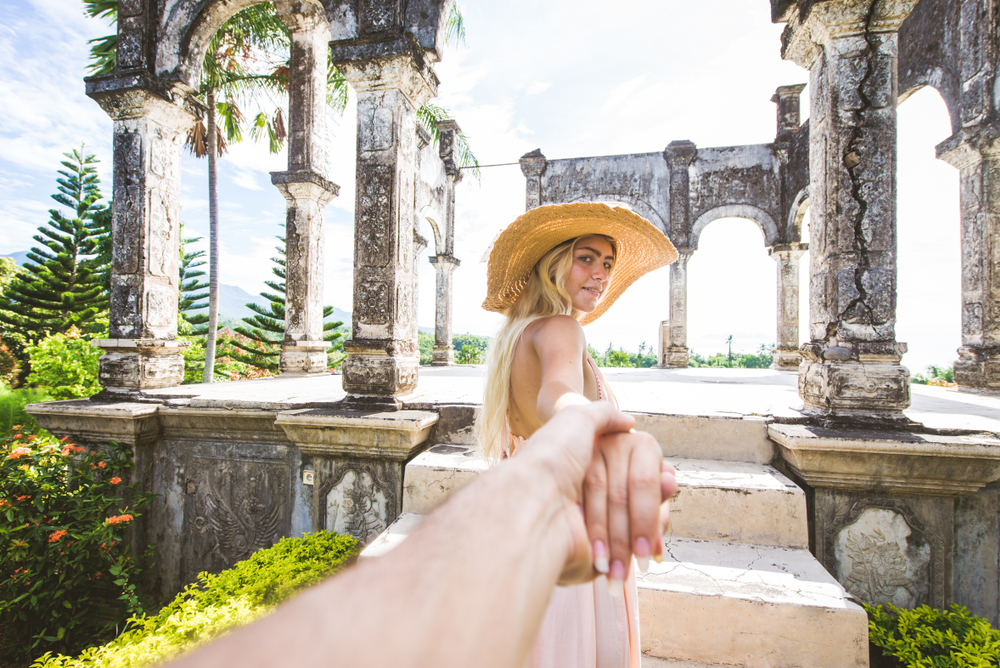 Types of People You'll Date While Traveling